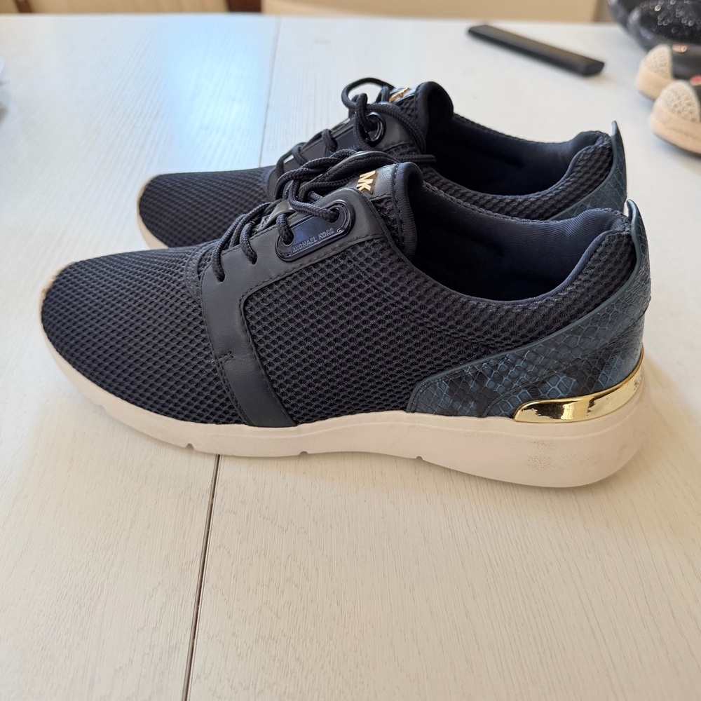 Michael Kors Shoes - Picture 2 of 3